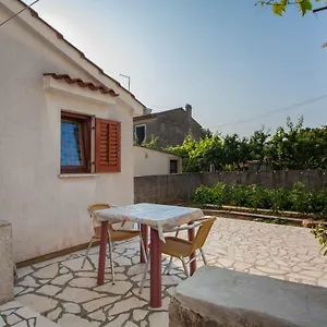 Gasthof Ester, Cres